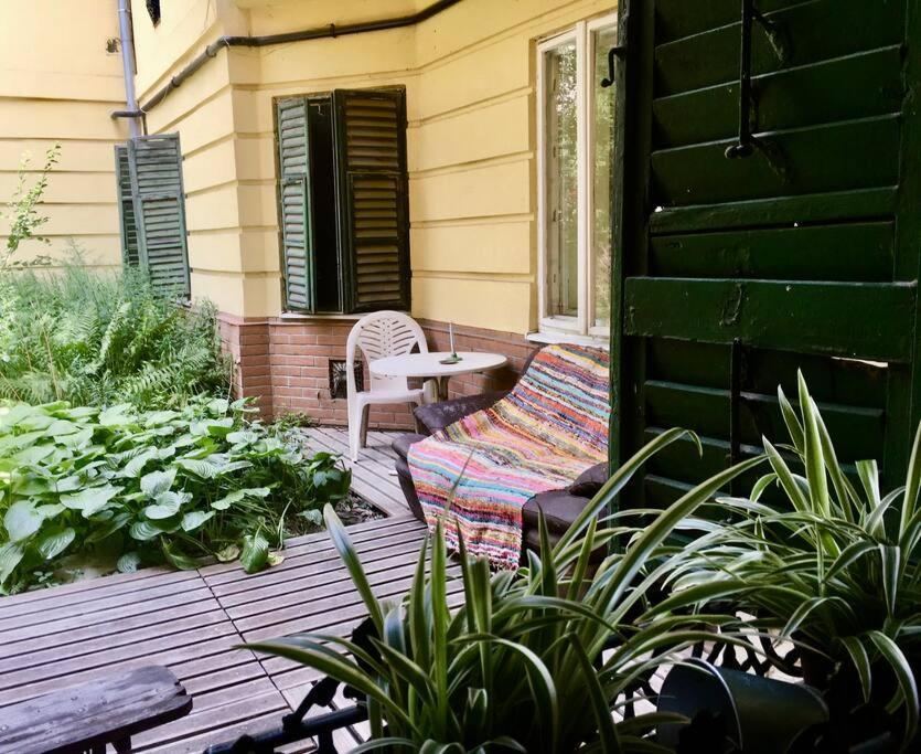 Vintage Studio Apartment, Garden And Free Parking Будапешт Экстерьер фото